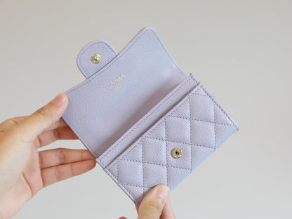 CC FLAP CARD HOLDER 11.3 LIGHT PURPLE GRAINED CALFSKIN GOLD ICON