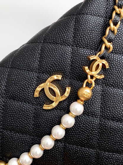 CC 25S Pouch Bag 17cm Black Grained Calfskin Pearl